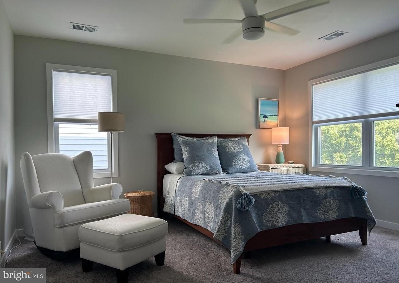 221 Wilder Ave - Photo 4 of 22