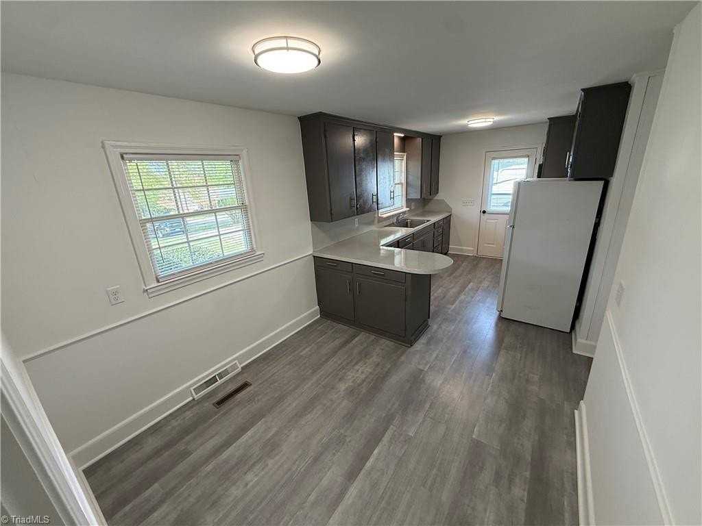 117 Caroline Ct #B - Photo 2 of 12