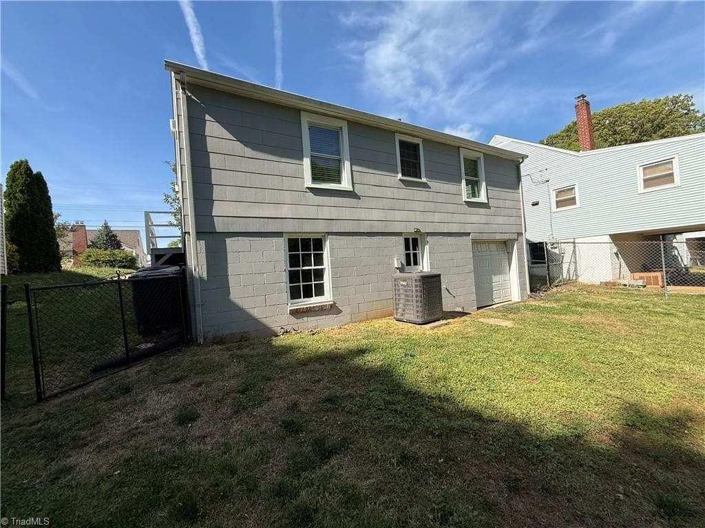 2388 Jefferson Ave - Photo 3 of 16