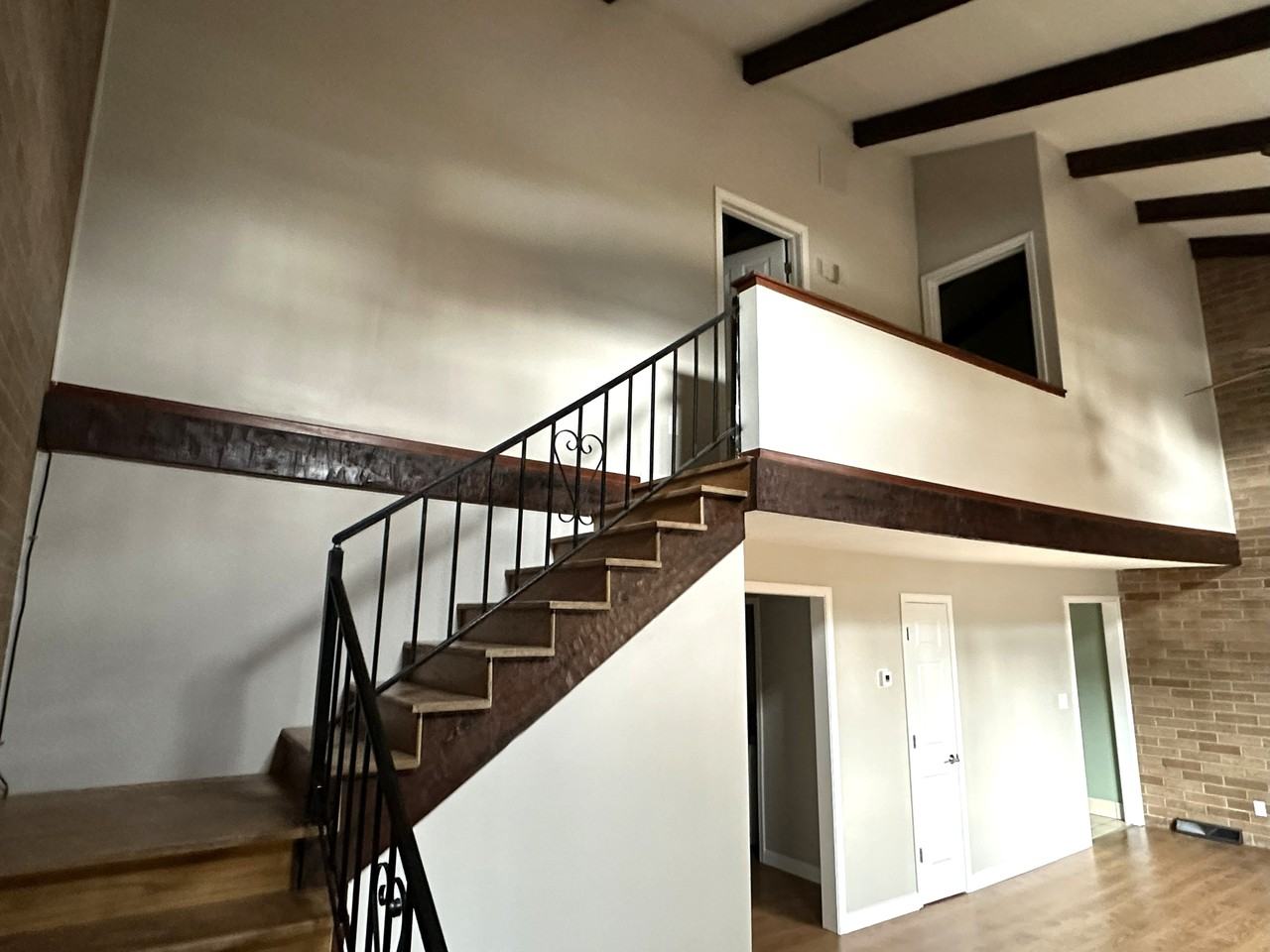 128 Ridge St S #B - Photo 2 of 16