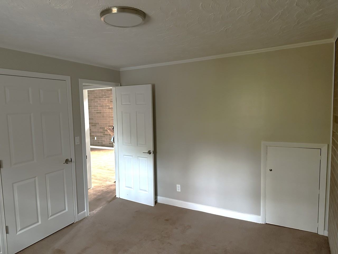 128 Ridge St S #B - Photo 7 of 16