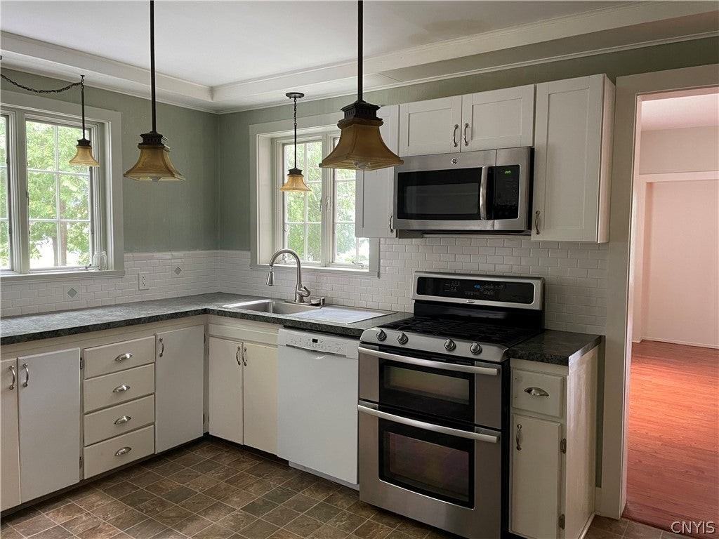 13 Chenango St - Photo 2 of 14