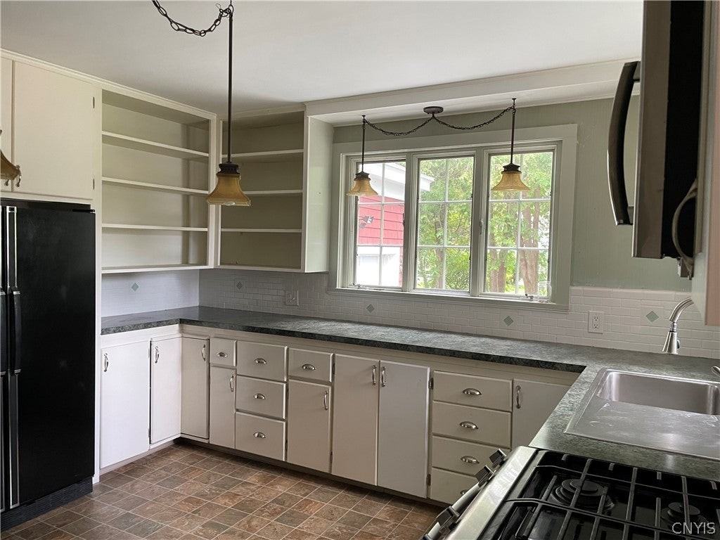 13 Chenango St - Photo 4 of 14