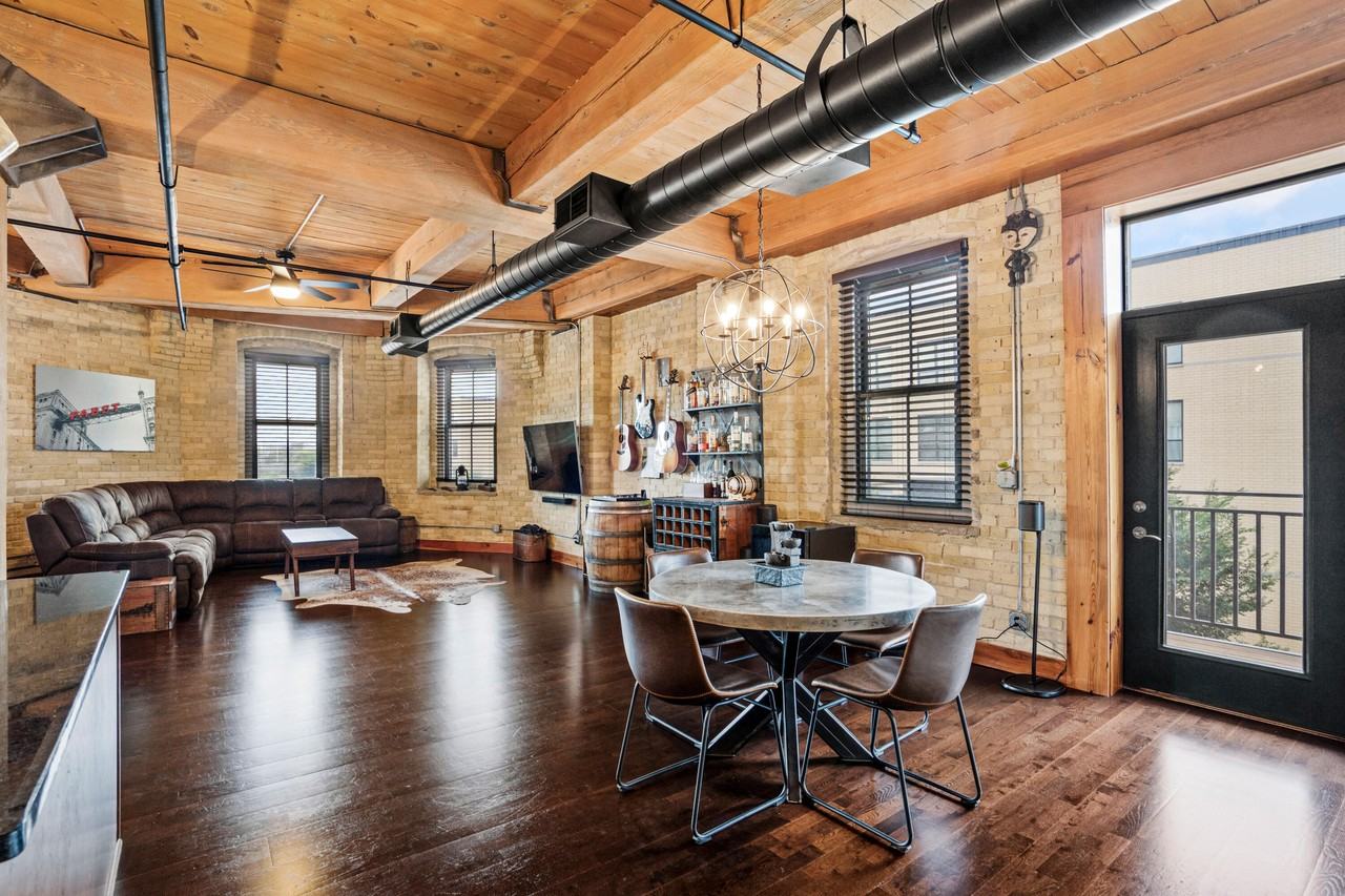 1818 N Water St - Photo 2 of 26