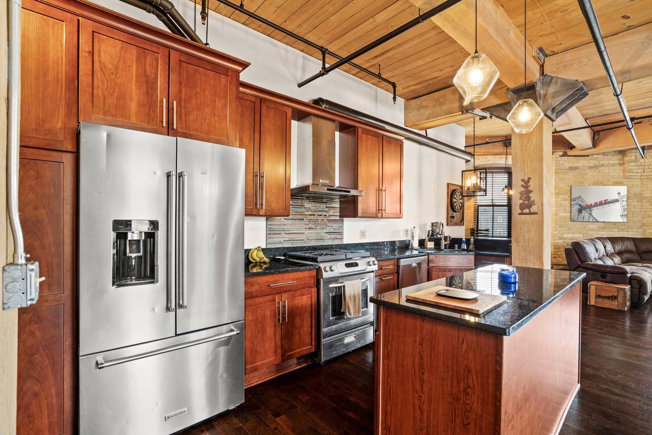 1818 N Water St - Photo 3 of 26