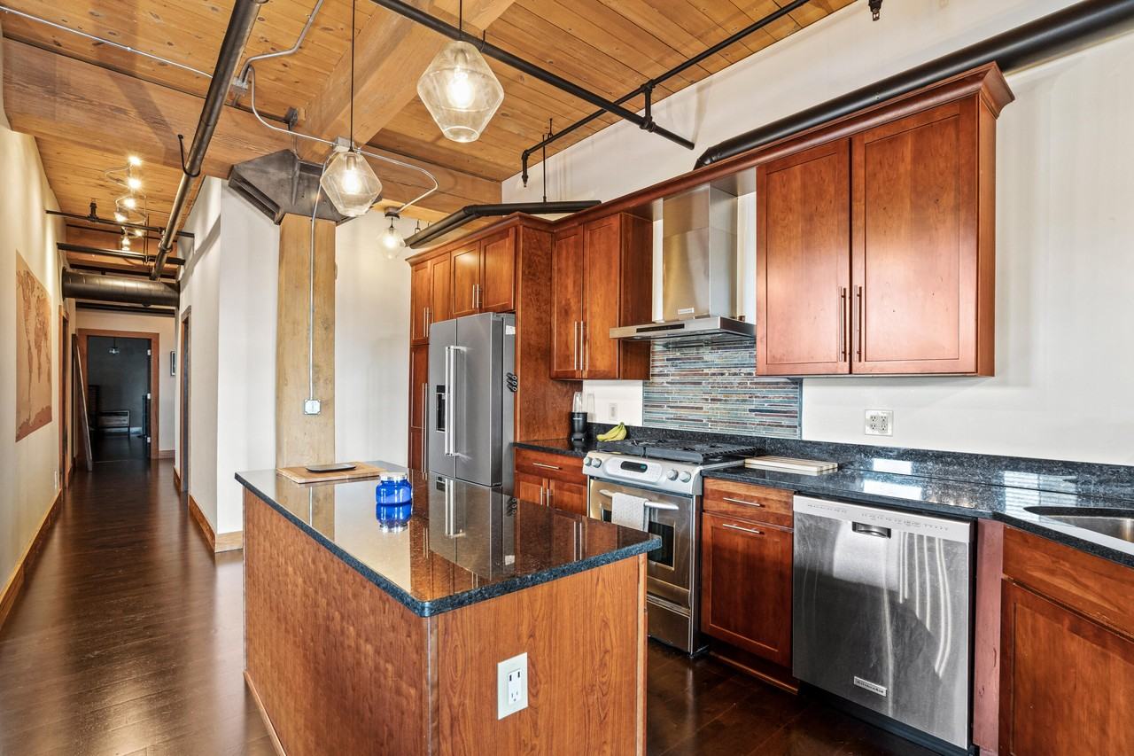 1818 N Water St - Photo 4 of 26