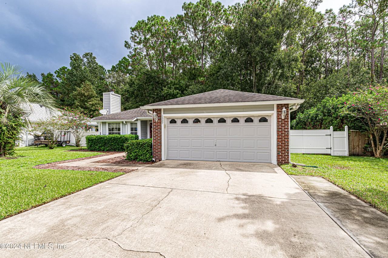1527 Marble Lake Dr - Photo 3 of 45