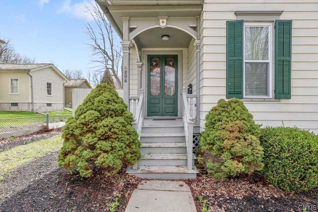 206 E Genesee St - Photo 4 of 43