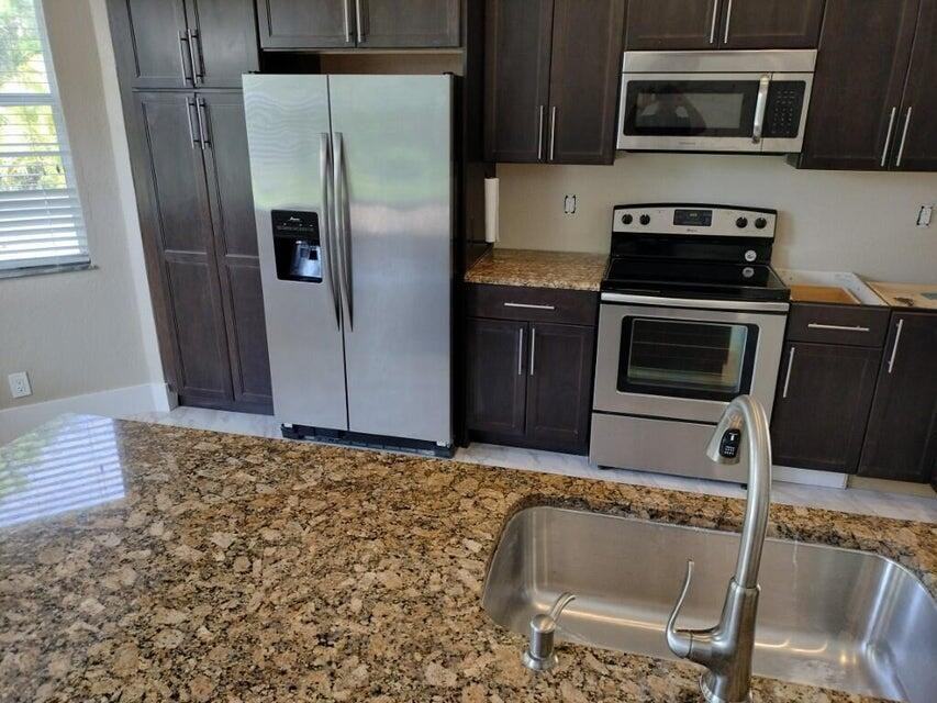 5671 Sunberry Cir - Photo 6 of 48