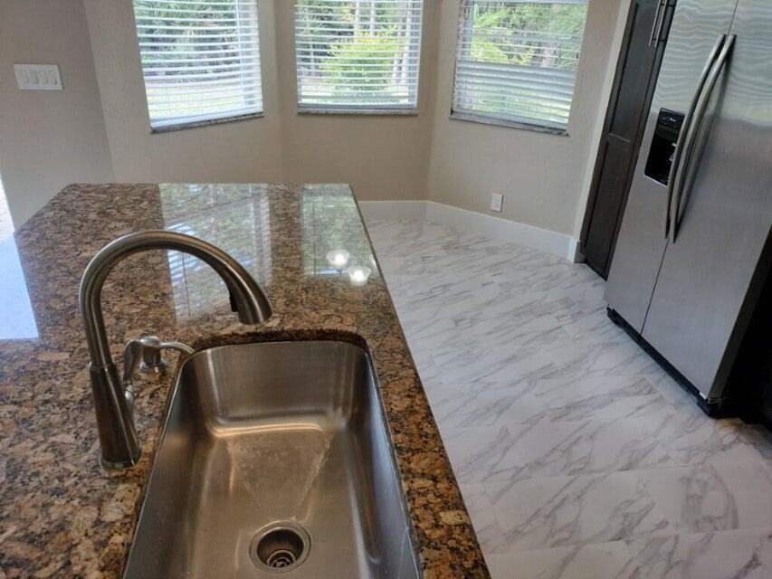 5671 Sunberry Cir - Photo 7 of 48