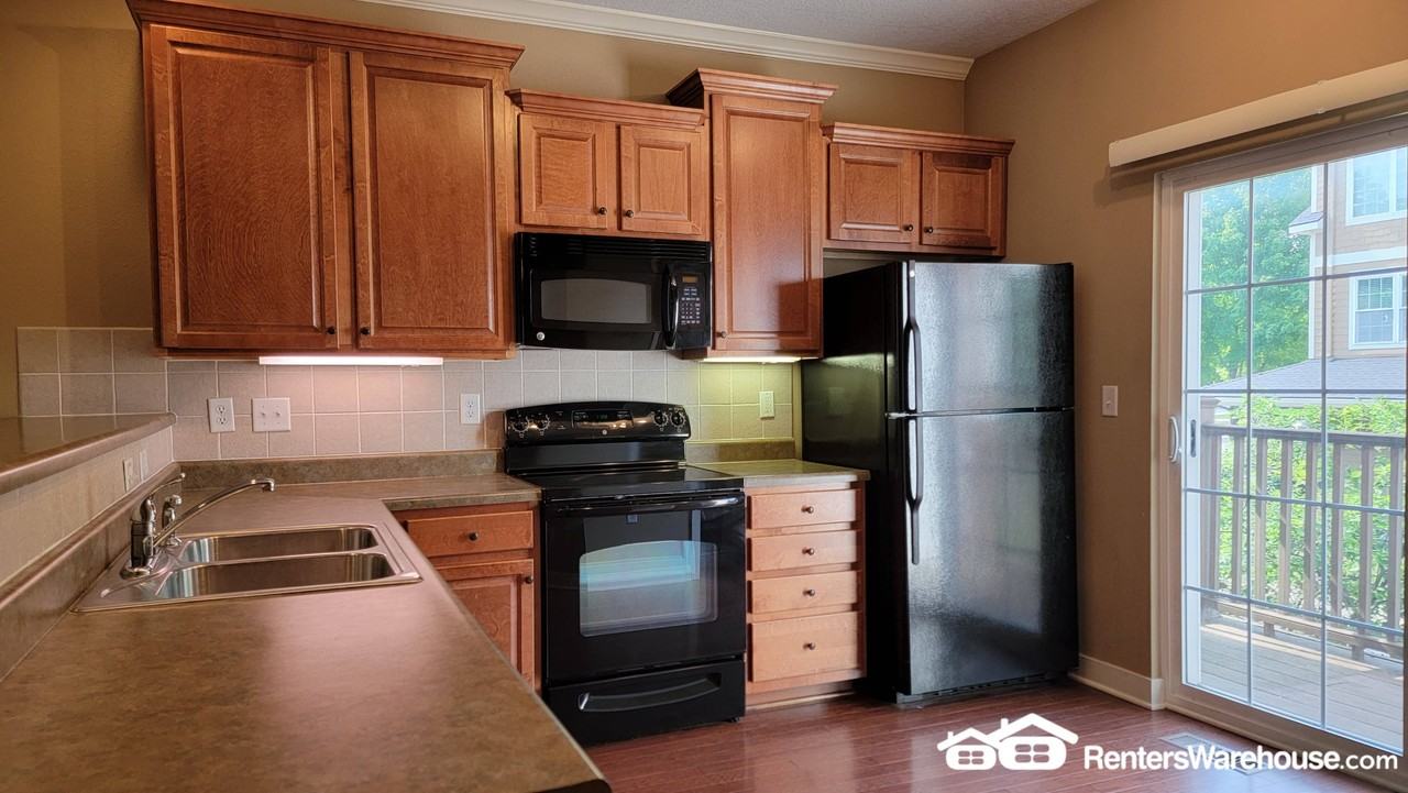 2816 Lake Ave - Photo 2 of 19