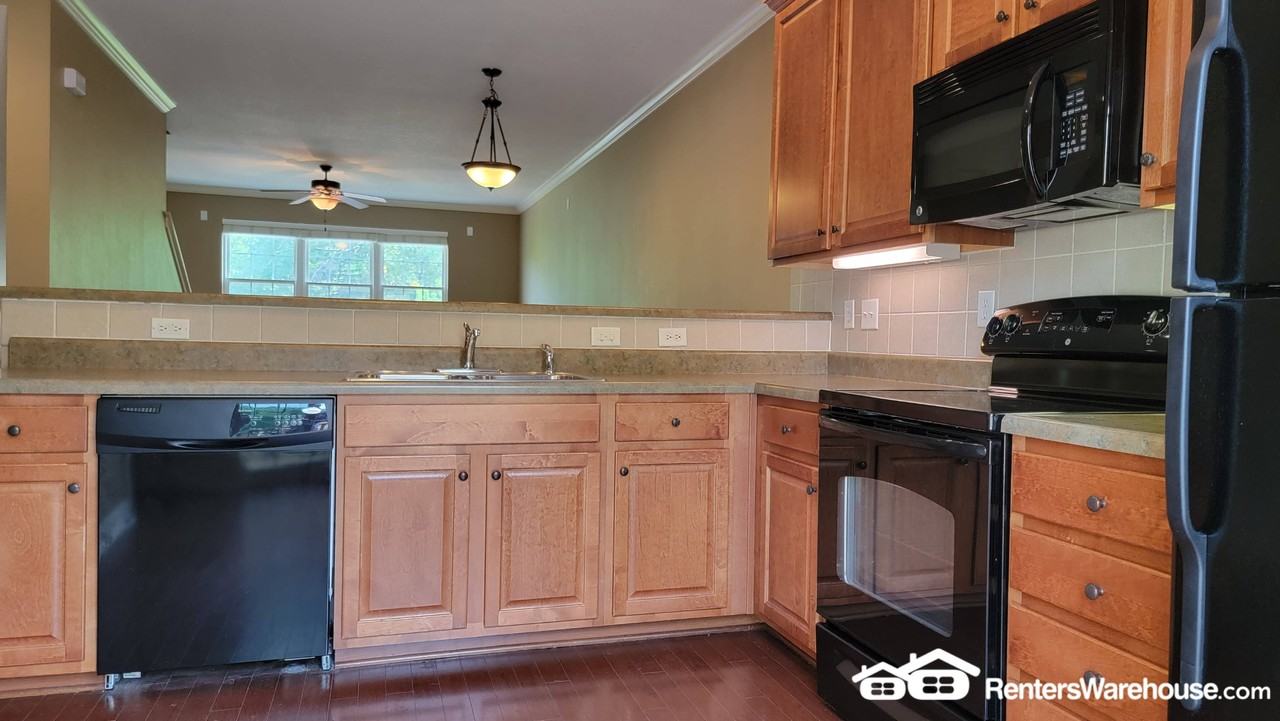 2816 Lake Ave - Photo 3 of 19