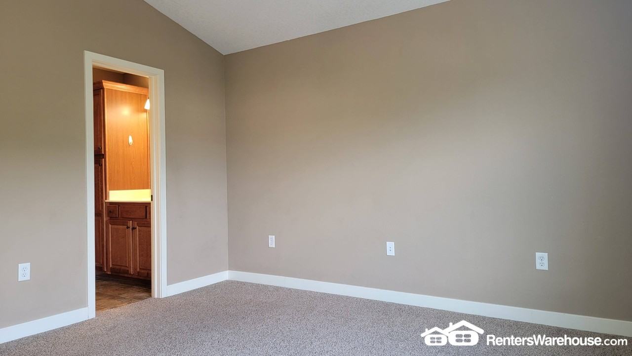 2816 Lake Ave - Photo 6 of 19