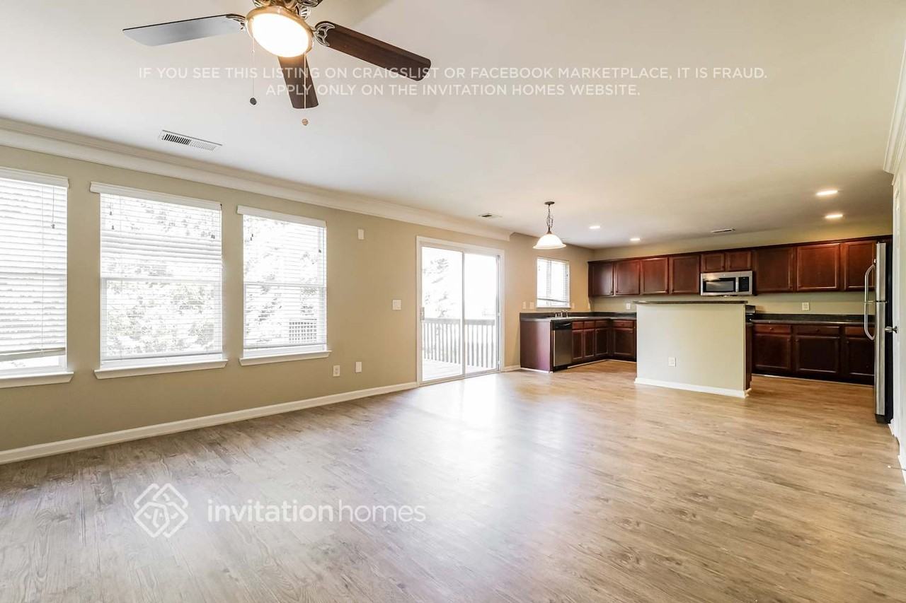 2828 Farmstead Ct - Photo 7 of 19