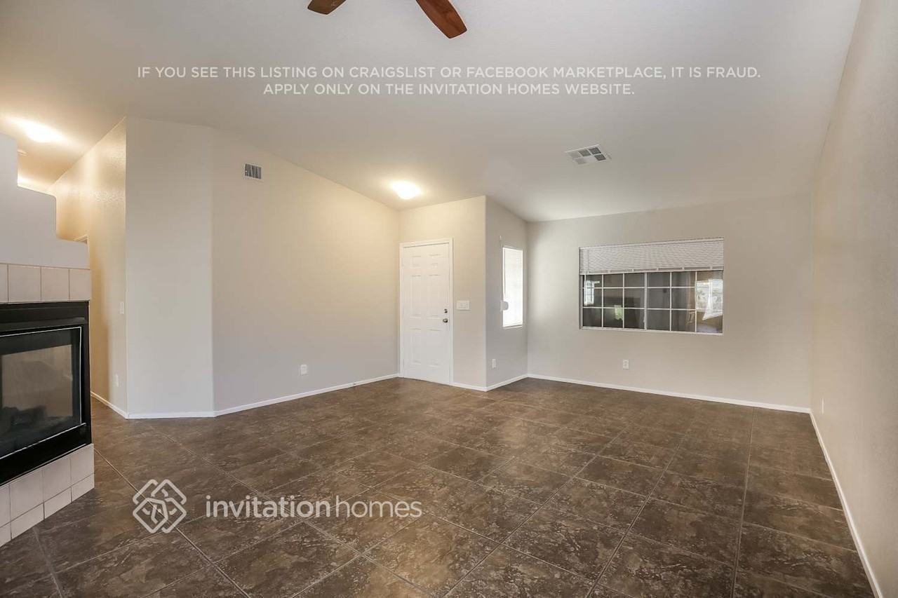 1424 Laughing Larkspur Ave - Photo 2 of 16