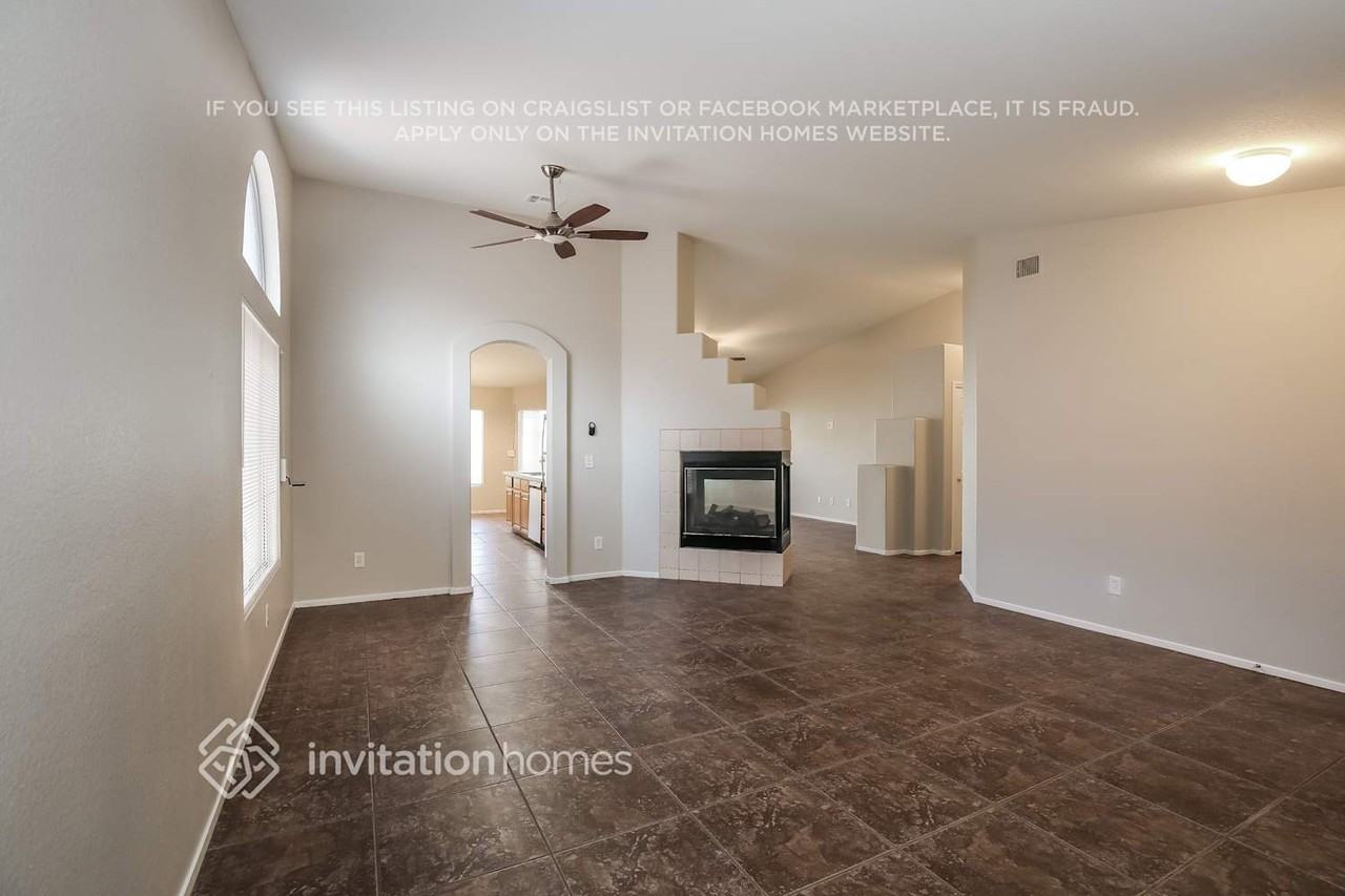 1424 Laughing Larkspur Ave - Photo 3 of 16