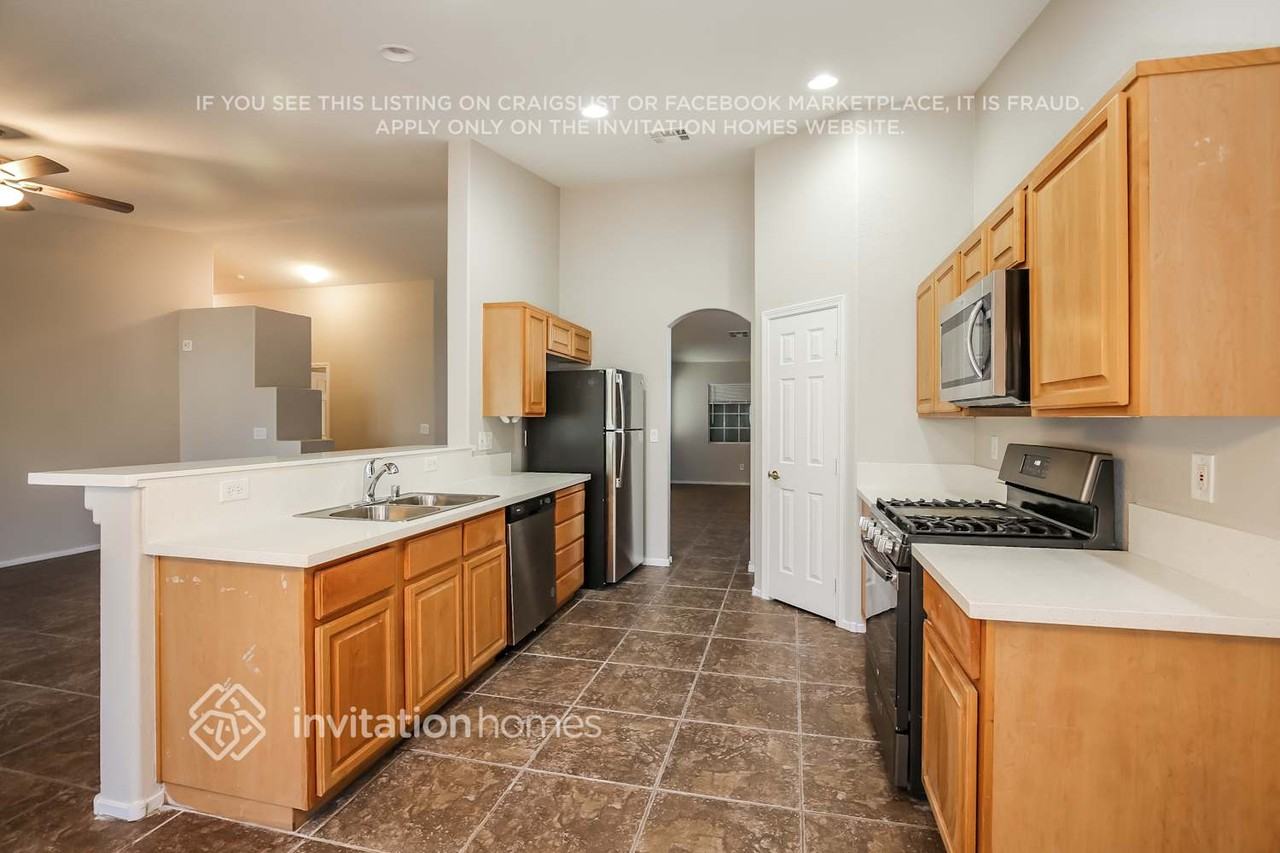 1424 Laughing Larkspur Ave - Photo 6 of 16