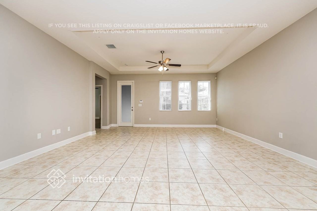 16009 Loneoak View Dr - Photo 3 of 17