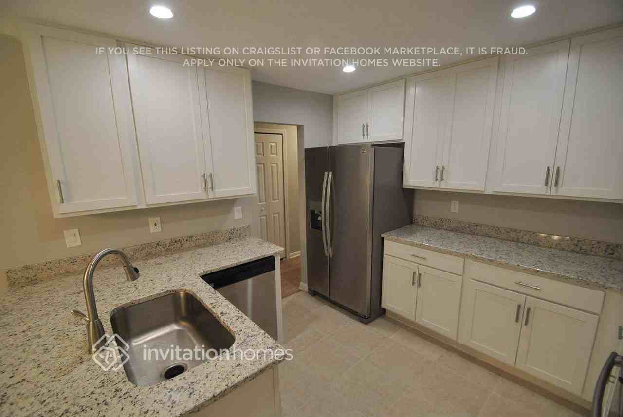 800 Sweetwater Bay Ct - Photo 5 of 21