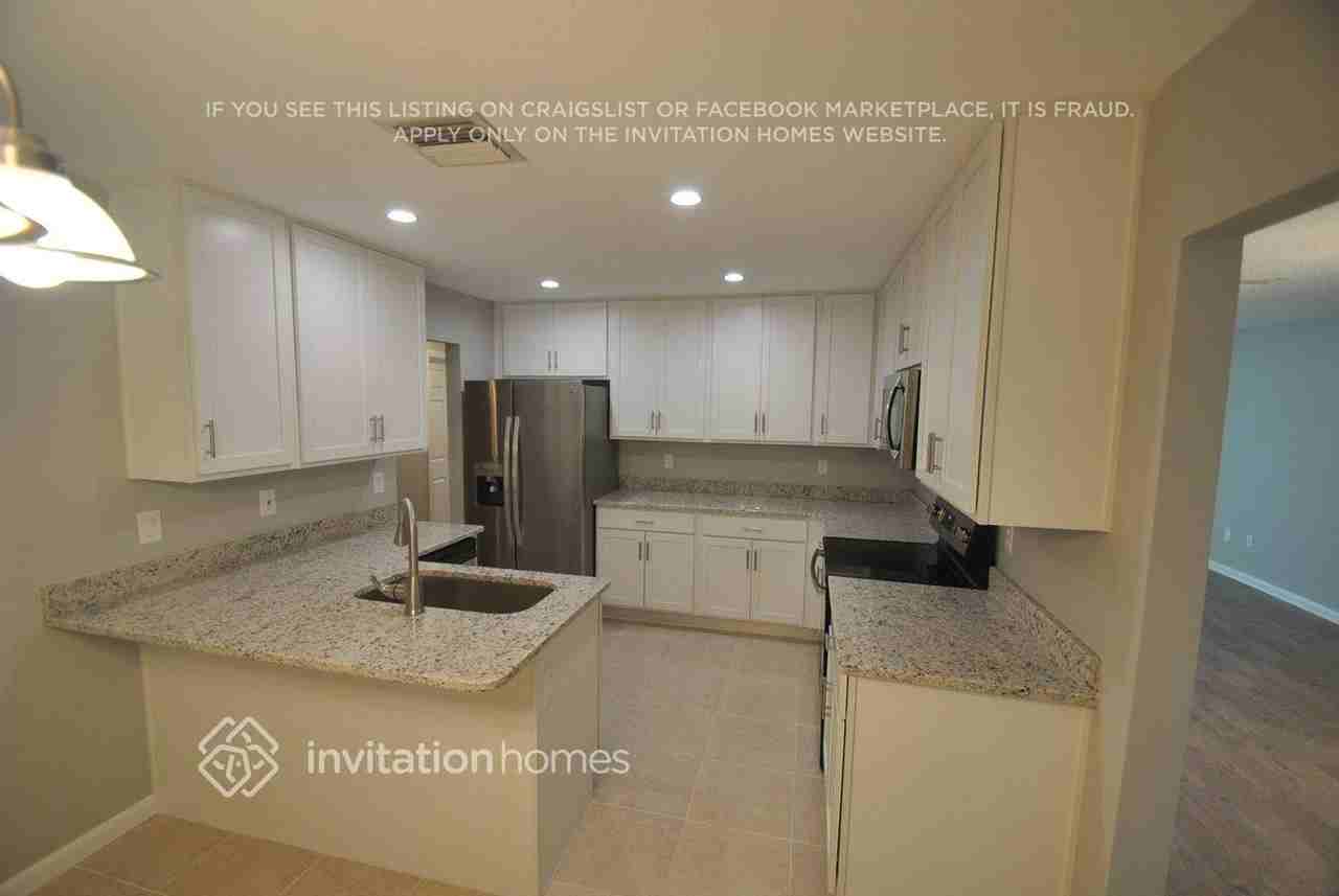 800 Sweetwater Bay Ct - Photo 6 of 21