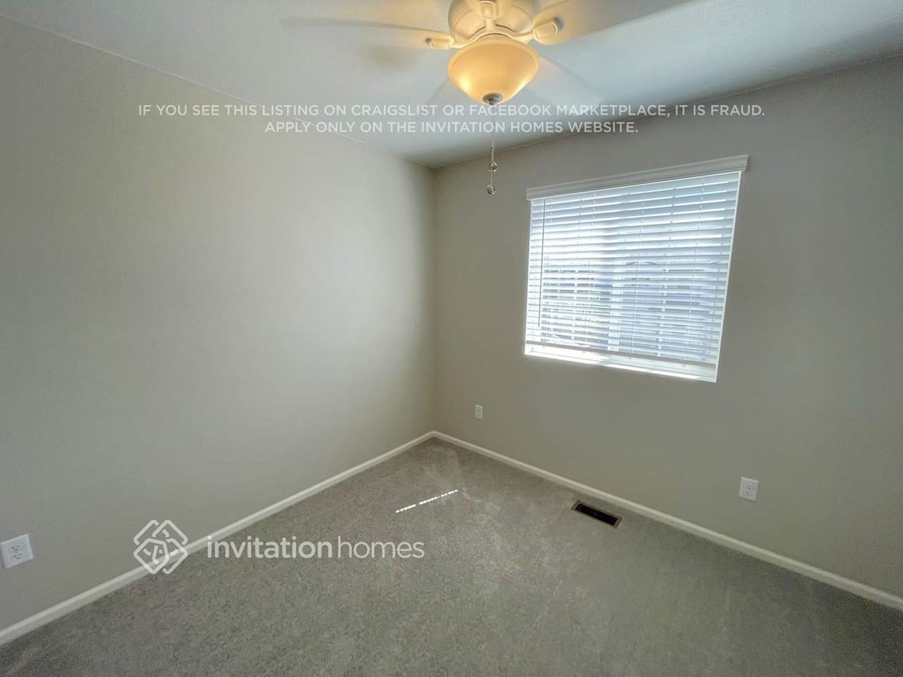 22285 E 39th Ave - Photo 5 of 11