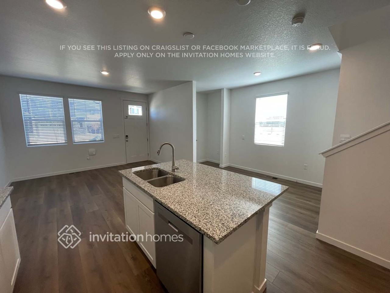 279 S Uriah St - Photo 5 of 14