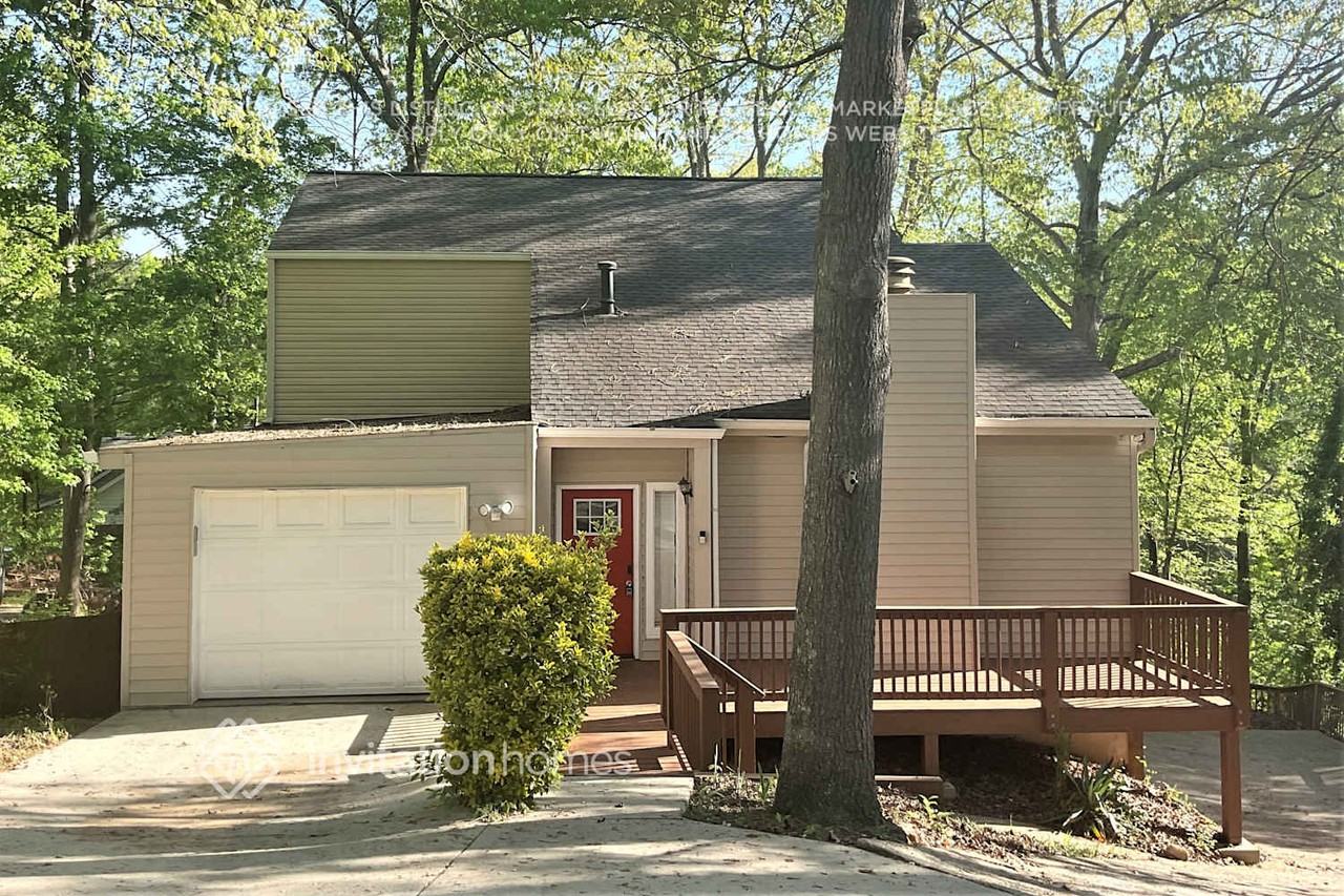 6584 Oakwood Dr
