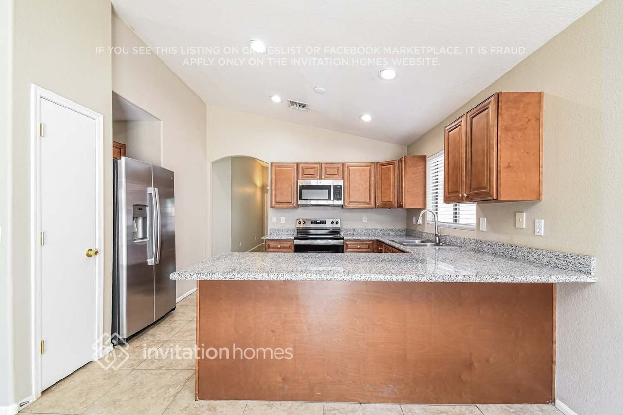 40071 N Cassara Dr - Photo 7 of 17