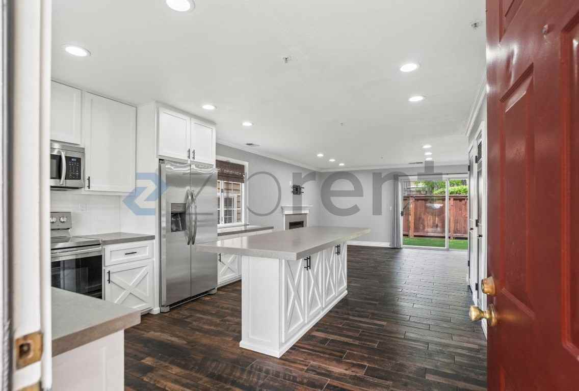 5045 Hiller Ln - Photo 4 of 30