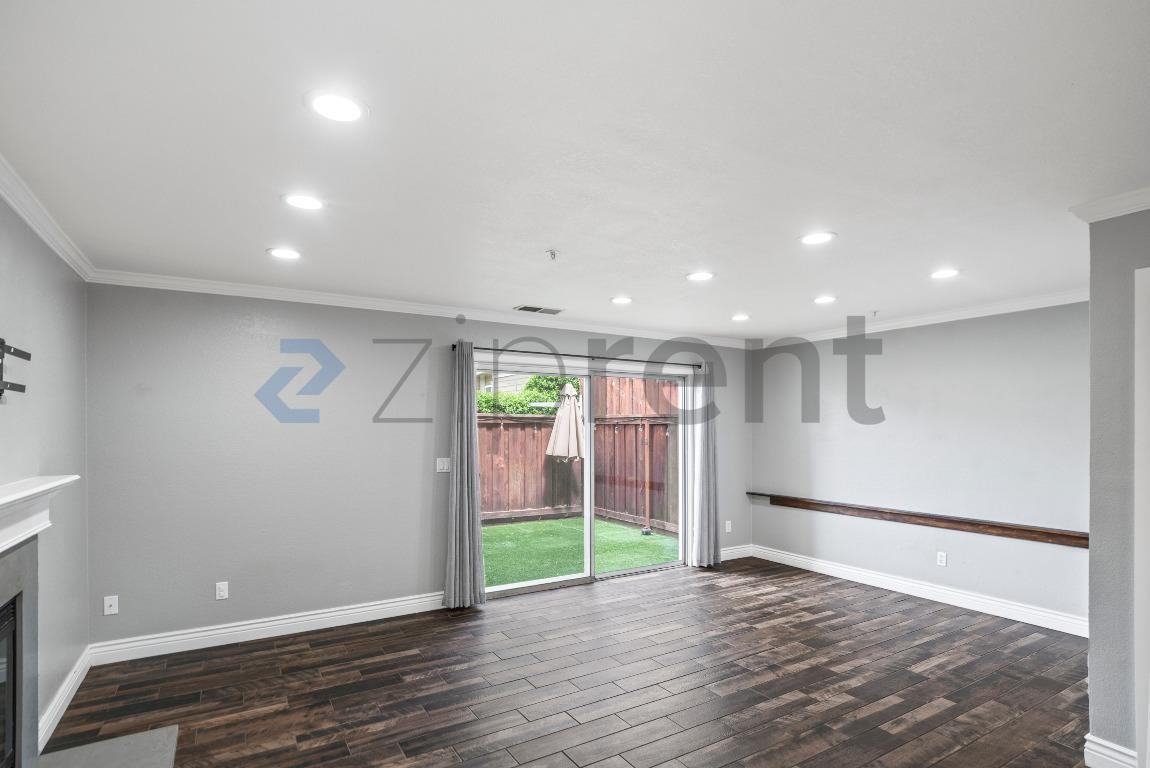 5045 Hiller Ln - Photo 5 of 30