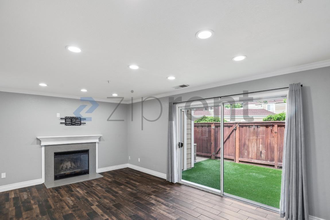 5045 Hiller Ln - Photo 6 of 30