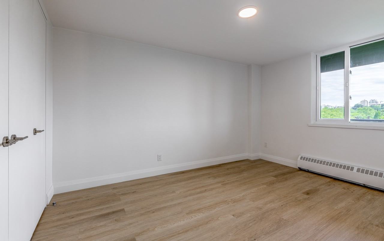 30-50 Hillsboro Avenue - Photo 5 of 21