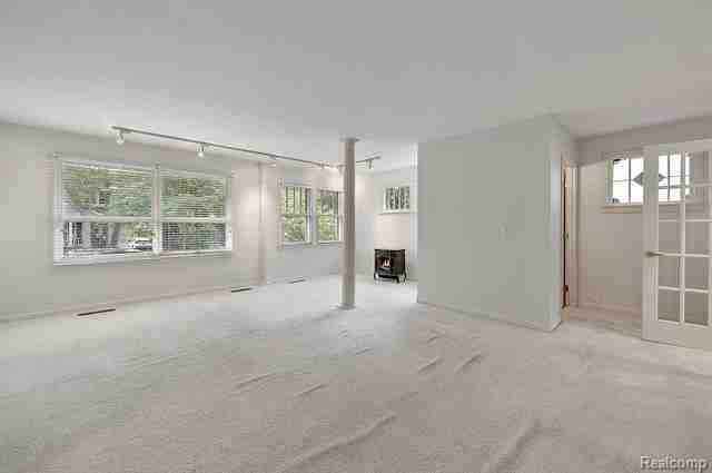 1026 Floyd St - Photo 6 of 16