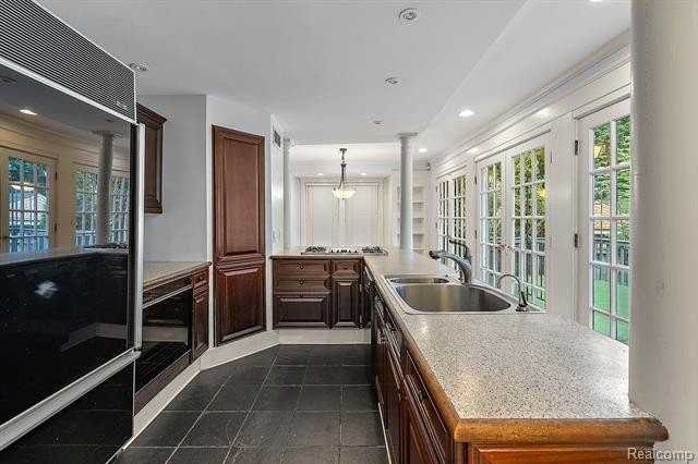 1026 Floyd St - Photo 7 of 16