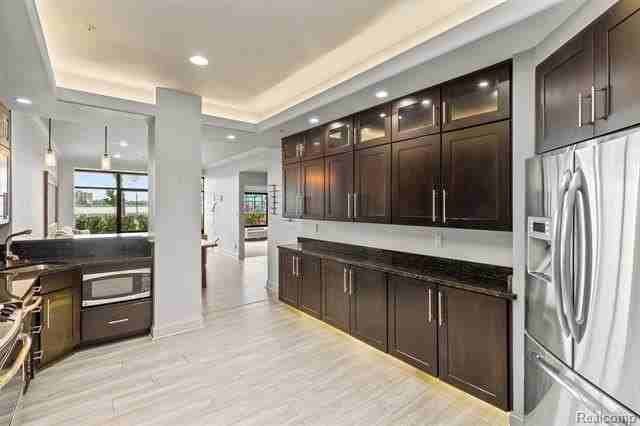 1001 W Jefferson Ave #300-1I - Photo 3 of 17