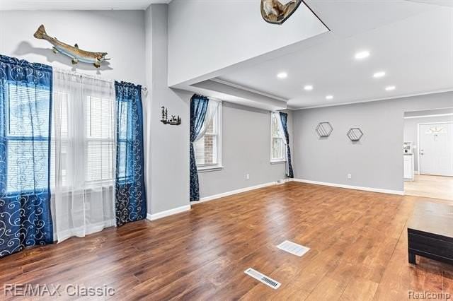 217 Endwell St - Photo 4 of 24