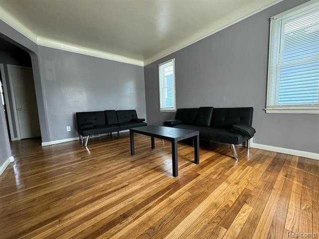 13411 Tacoma St - Photo 3 of 15