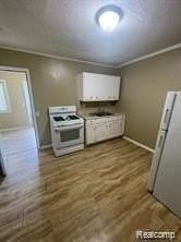 8100 Meadow Ave - Photo 3 of 9