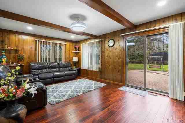 200 Florence Dr - Photo 6 of 19