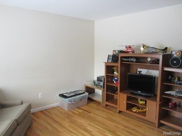 20715 Stafford St - Photo 5 of 13