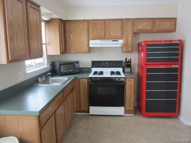 20715 Stafford St - Photo 6 of 13