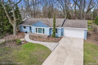 2905 W Hickory Grove Rd - Photo 1 of 1