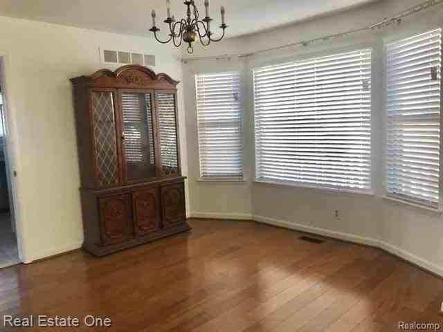 37147 Evergreen Dr - Photo 5 of 28