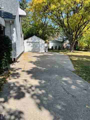 727 E Madge Ave - Photo 4 of 23