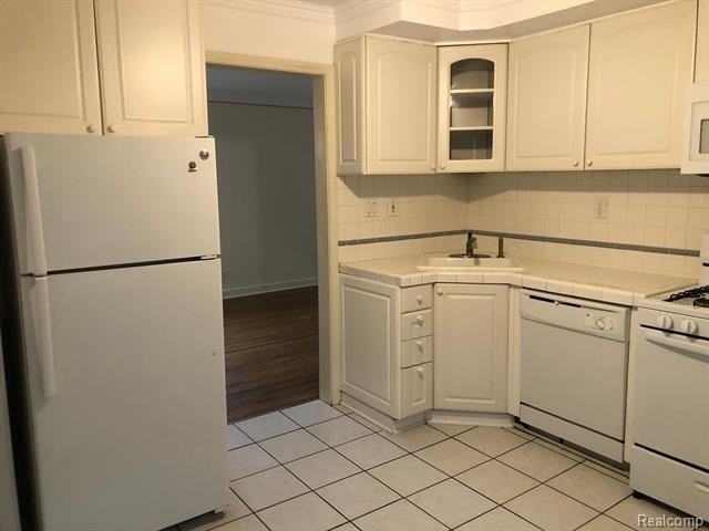 16811 Beech Daly Rd - Photo 4 of 12