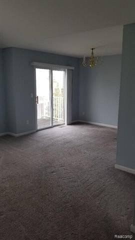 16387 Chatham Dr - Photo 2 of 7