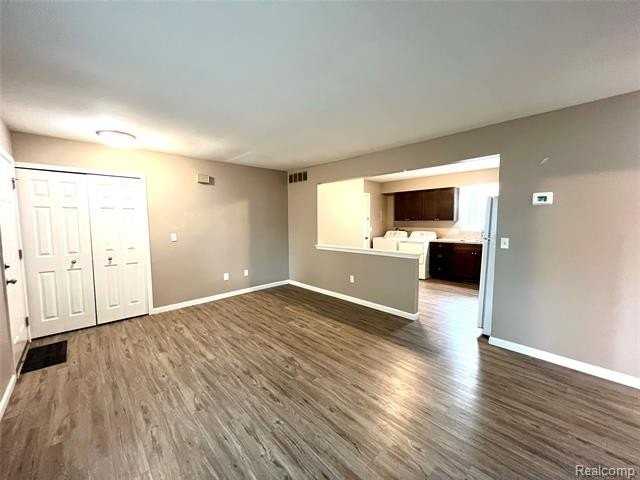 9097 Garfield Dr - Photo 5 of 12