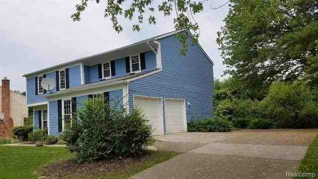 5791 Beauchamp - Photo 2 of 30