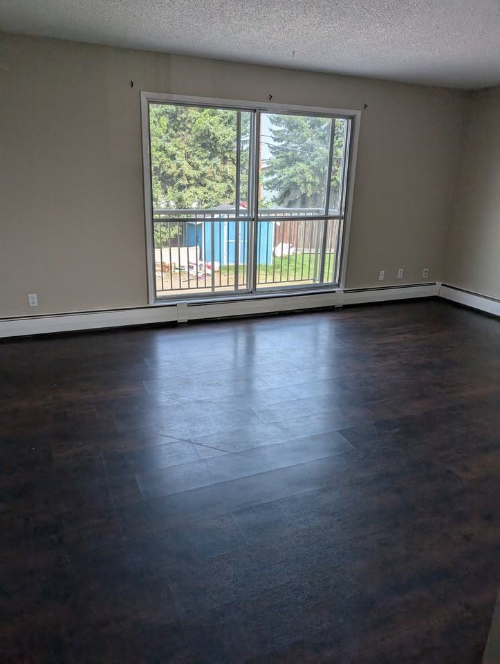 Viking Apartments - Photo 3 of 8