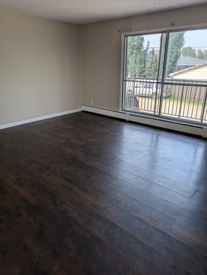 Viking Apartments - Photo 4 of 8